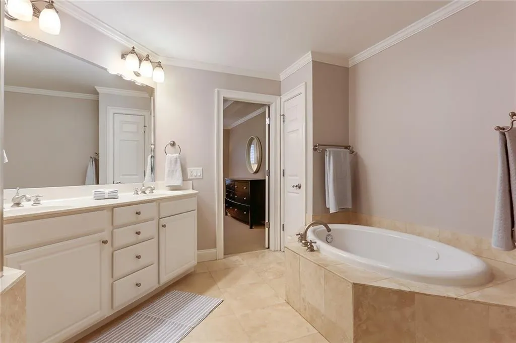 141 Chemin De Vie, Atlanta, Georgia 30342, 3 Bedrooms Bedrooms, ,3 BathroomsBathrooms,Residential,Sold,141 Chemin De Vie,6127340