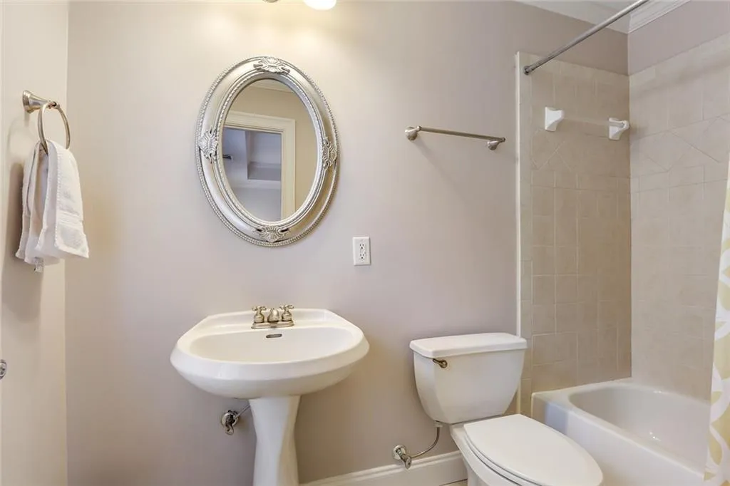 141 Chemin De Vie, Atlanta, Georgia 30342, 3 Bedrooms Bedrooms, ,3 BathroomsBathrooms,Residential,Sold,141 Chemin De Vie,6127340