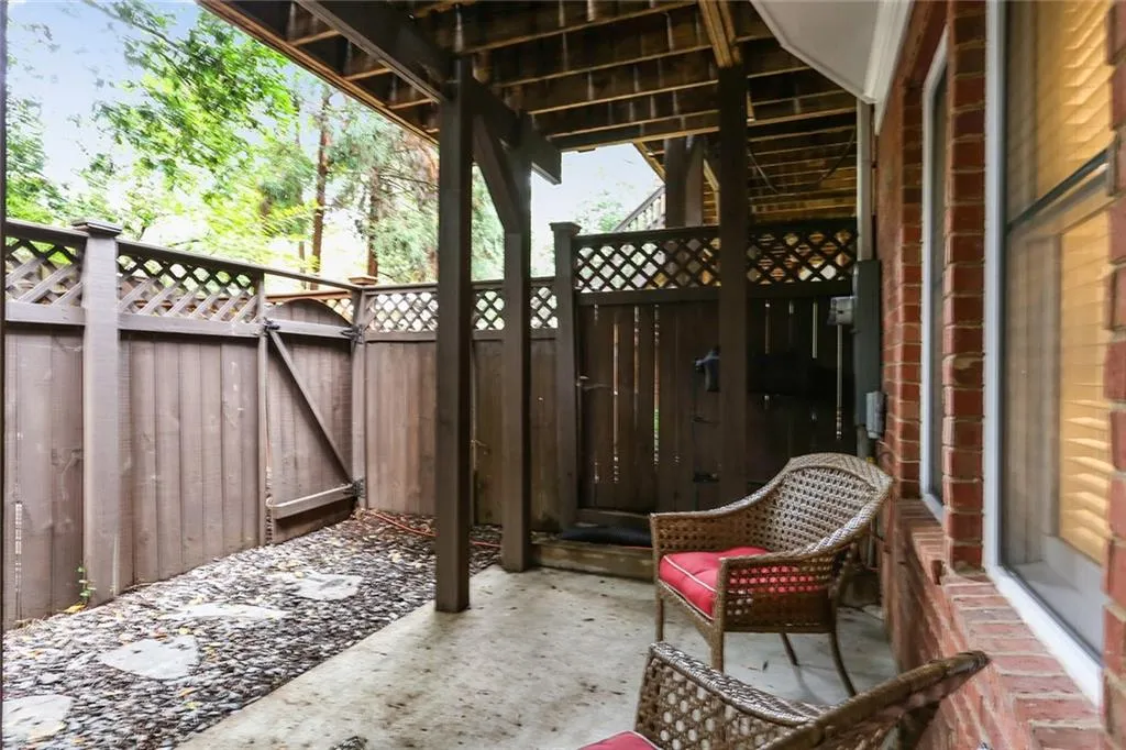 141 Chemin De Vie, Atlanta, Georgia 30342, 3 Bedrooms Bedrooms, ,3 BathroomsBathrooms,Residential,Sold,141 Chemin De Vie,6127340