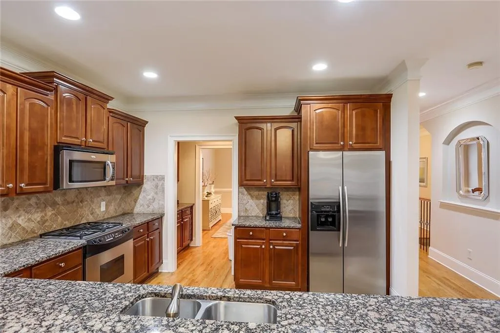 141 Chemin De Vie, Atlanta, Georgia 30342, 3 Bedrooms Bedrooms, ,3 BathroomsBathrooms,Residential,Sold,141 Chemin De Vie,6127340