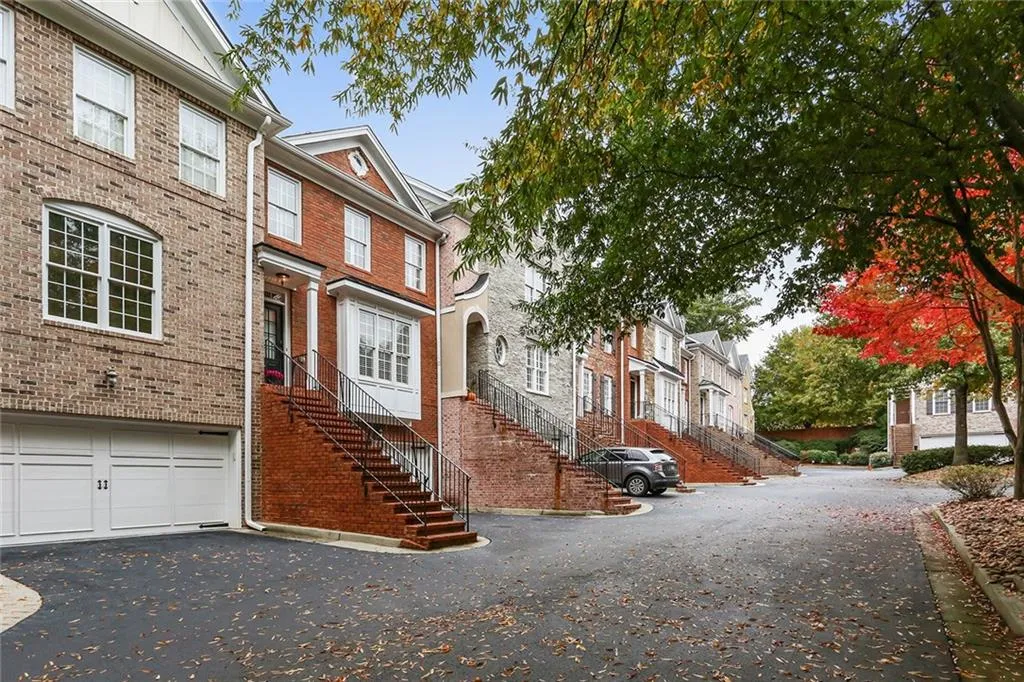 141 Chemin De Vie, Atlanta, Georgia 30342, 3 Bedrooms Bedrooms, ,3 BathroomsBathrooms,Residential,Sold,141 Chemin De Vie,6127340
