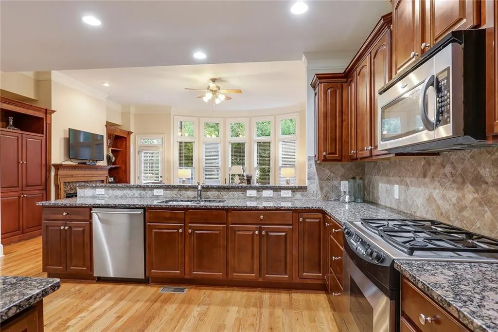 141 Chemin De Vie, Atlanta, Georgia 30342, 3 Bedrooms Bedrooms, ,3 BathroomsBathrooms,Residential,Sold,141 Chemin De Vie,6127340