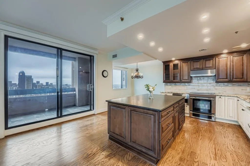 75 14th Street Ne Unit 4160, Atlanta, Georgia 30309, 2 Bedrooms Bedrooms, ,2 BathroomsBathrooms,Residential,For Sale,75 14th Street Ne Unit 4160,7663535
