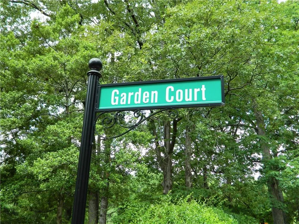 204 Garden Court, Atlanta, Georgia 30328, 3 Bedrooms Bedrooms, ,2 BathroomsBathrooms,Residential,Sold,204 Garden Court,5851035