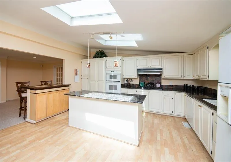 290 Amherst Court, Atlanta, Georgia 30328, 4 Bedrooms Bedrooms, ,3 BathroomsBathrooms,Residential,Sold,290 Amherst Court,6908890