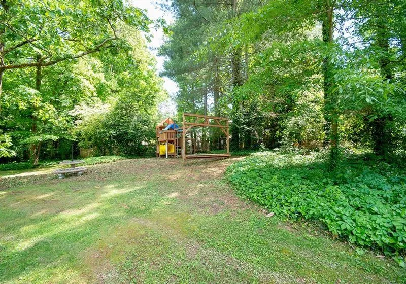 290 Amherst Court, Atlanta, Georgia 30328, 4 Bedrooms Bedrooms, ,3 BathroomsBathrooms,Residential,Sold,290 Amherst Court,6908890