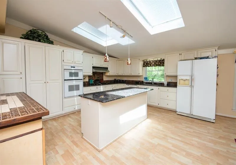 290 Amherst Court, Atlanta, Georgia 30328, 4 Bedrooms Bedrooms, ,3 BathroomsBathrooms,Residential,Sold,290 Amherst Court,6908890