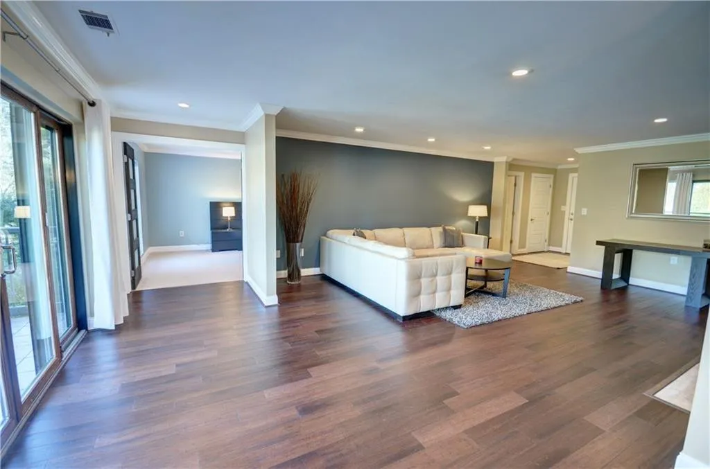 1204 Pine Heights Drive Ne Unit 1204, Atlanta, Georgia 30324, 2 Bedrooms Bedrooms, ,2 BathroomsBathrooms,Residential,Sold,1204 Pine Heights Drive Ne Unit 1204,5947666