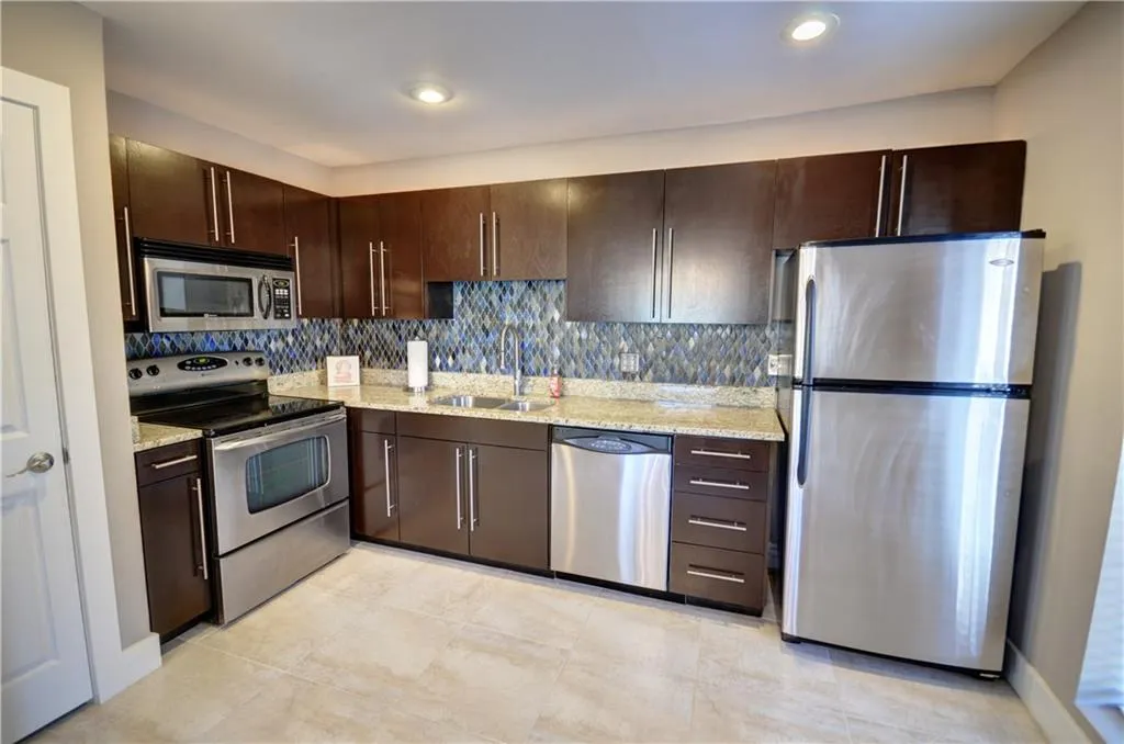 1204 Pine Heights Drive Ne Unit 1204, Atlanta, Georgia 30324, 2 Bedrooms Bedrooms, ,2 BathroomsBathrooms,Residential,Sold,1204 Pine Heights Drive Ne Unit 1204,5947666