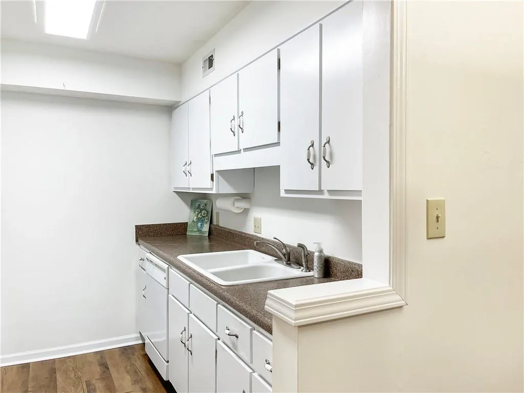 475 Mount Vernon Highway Ne Unit C126, Sandy Springs, Georgia 30328, 1 Bedroom Bedrooms, ,1 BathroomBathrooms,Residential,Sold,475 Mount Vernon Highway Ne Unit C126,7226298