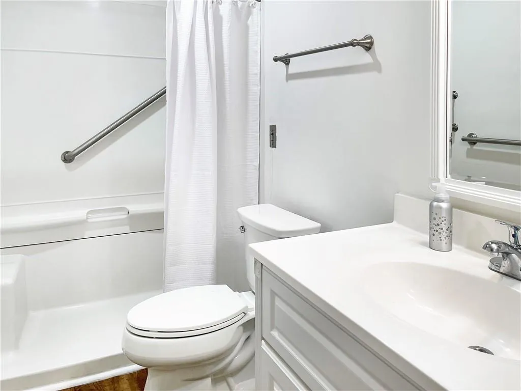 475 Mount Vernon Highway Ne Unit C126, Sandy Springs, Georgia 30328, 1 Bedroom Bedrooms, ,1 BathroomBathrooms,Residential,Sold,475 Mount Vernon Highway Ne Unit C126,7226298