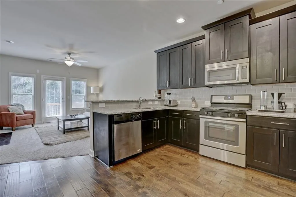 7565 Highland Bluff, Atlanta, Georgia 30328, 3 Bedrooms Bedrooms, ,3 BathroomsBathrooms,Residential,Sold,7565 Highland Bluff,5863979