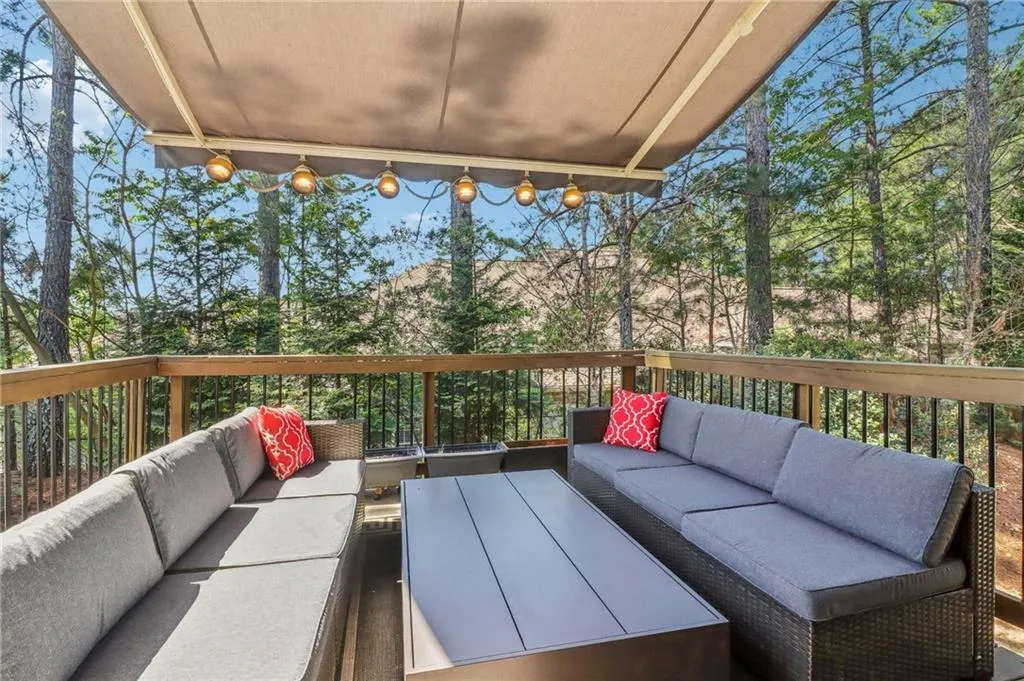 823 Canterbury Overlook, Atlanta, Georgia 30324, 4 Bedrooms Bedrooms, ,3 BathroomsBathrooms,Residential,For Sale,823 Canterbury Overlook,7558126
