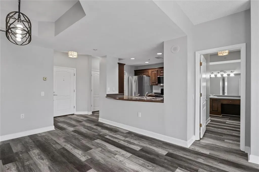 3475 Oak Valley Road Ne Unit 910, Atlanta, Georgia 30326, 2 Bedrooms Bedrooms, 0 ,1 BathroomBathrooms,Residential,For Sale,3475 Oak Valley Road Ne Unit 910,7797034
