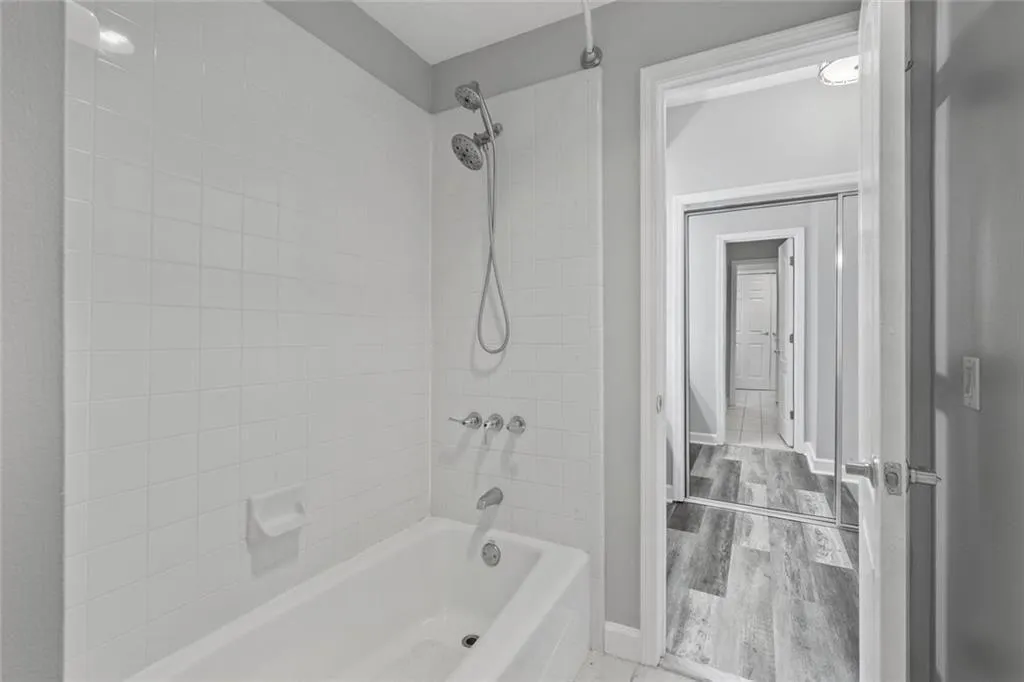 3475 Oak Valley Road Ne Unit 910, Atlanta, Georgia 30326, 2 Bedrooms Bedrooms, 0 ,1 BathroomBathrooms,Residential,For Sale,3475 Oak Valley Road Ne Unit 910,7797034
