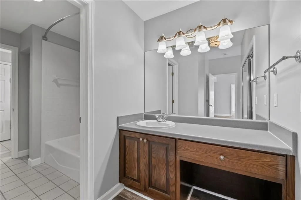 3475 Oak Valley Road Ne Unit 910, Atlanta, Georgia 30326, 2 Bedrooms Bedrooms, 0 ,1 BathroomBathrooms,Residential,For Sale,3475 Oak Valley Road Ne Unit 910,7797034