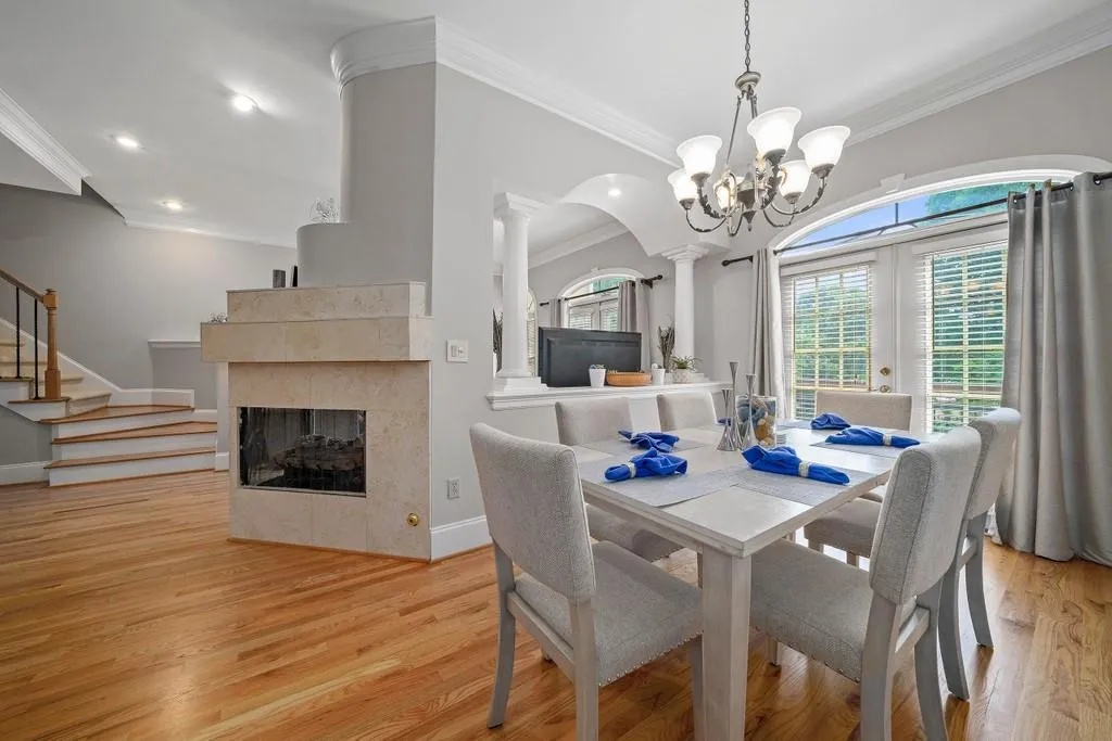 331 Ne Carpenter Drive Unit 4, Atlanta, Georgia 30328, 2 Bedrooms Bedrooms, ,2 BathroomsBathrooms,Residential,Sold,331 Ne Carpenter Drive Unit 4,6886478