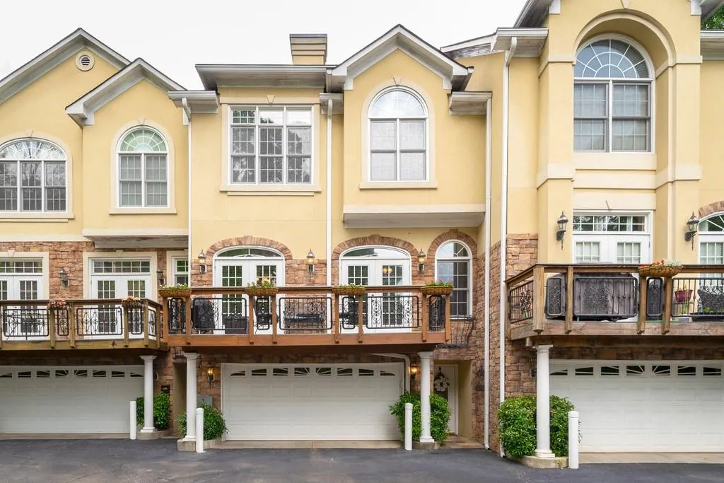 331 Ne Carpenter Drive Unit 4, Atlanta, Georgia 30328, 2 Bedrooms Bedrooms, ,2 BathroomsBathrooms,Residential,Sold,331 Ne Carpenter Drive Unit 4,6886478