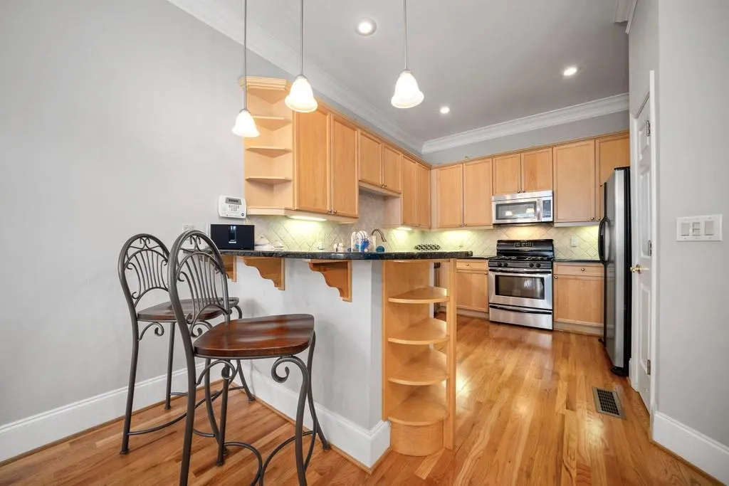 331 Ne Carpenter Drive Unit 4, Atlanta, Georgia 30328, 2 Bedrooms Bedrooms, ,2 BathroomsBathrooms,Residential,Sold,331 Ne Carpenter Drive Unit 4,6886478