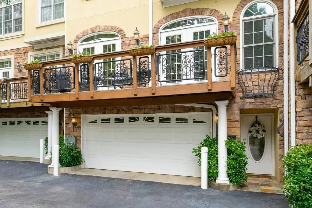 331 Ne Carpenter Drive Unit 4, Atlanta, Georgia 30328, 2 Bedrooms Bedrooms, ,2 BathroomsBathrooms,Residential,Sold,331 Ne Carpenter Drive Unit 4,6886478