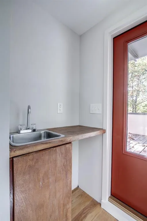 5724 Kayron Drive, Atlanta, Georgia 30328, 3 Bedrooms Bedrooms, ,2 BathroomsBathrooms,Residential,Sold,5724 Kayron Drive,5769829