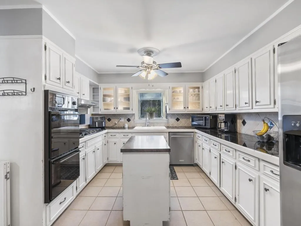 205 Berwick Drive, Atlanta, Georgia 30328, 4 Bedrooms Bedrooms, ,3 BathroomsBathrooms,Residential,Sold,205 Berwick Drive,7360053
