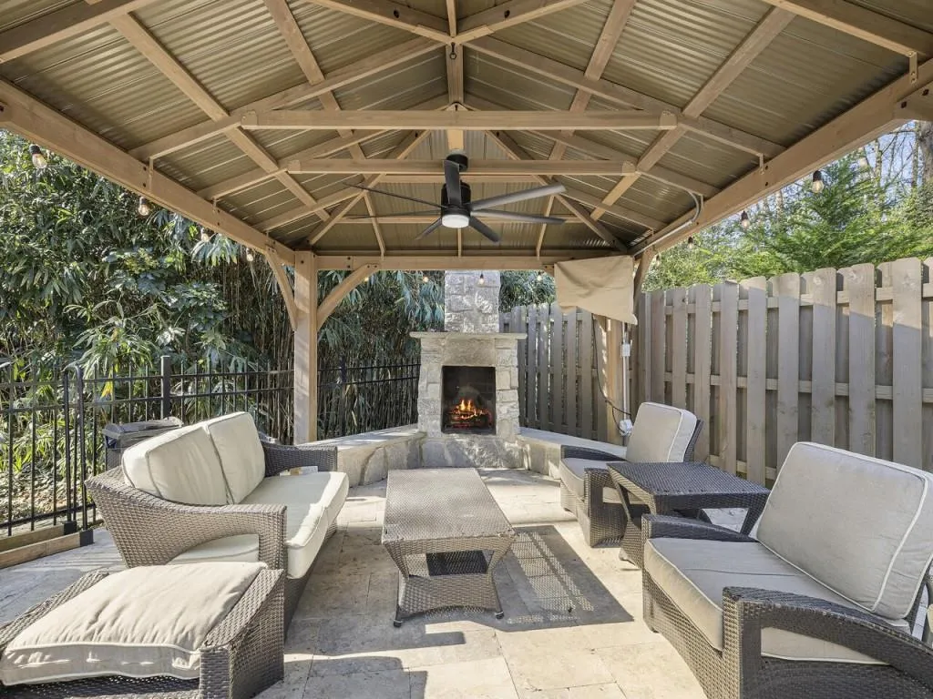 205 Berwick Drive, Atlanta, Georgia 30328, 4 Bedrooms Bedrooms, ,3 BathroomsBathrooms,Residential,Sold,205 Berwick Drive,7360053