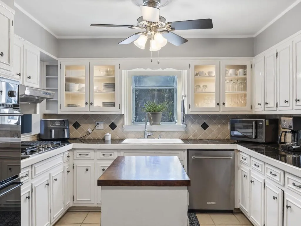 205 Berwick Drive, Atlanta, Georgia 30328, 4 Bedrooms Bedrooms, ,3 BathroomsBathrooms,Residential,Sold,205 Berwick Drive,7360053