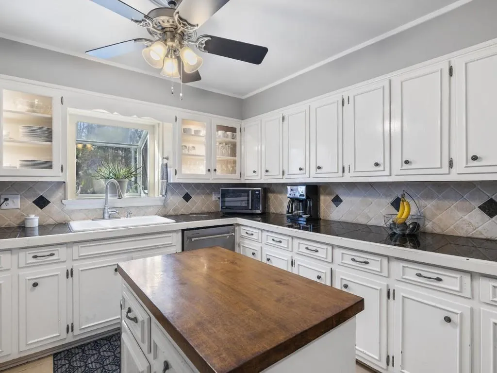 205 Berwick Drive, Atlanta, Georgia 30328, 4 Bedrooms Bedrooms, ,3 BathroomsBathrooms,Residential,Sold,205 Berwick Drive,7360053