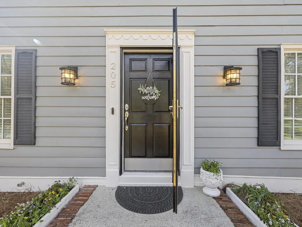 205 Berwick Drive, Atlanta, Georgia 30328, 4 Bedrooms Bedrooms, ,3 BathroomsBathrooms,Residential,Sold,205 Berwick Drive,7360053