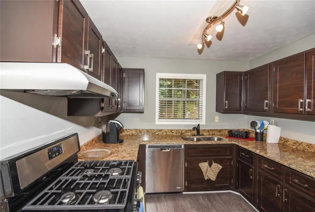 1307 Natchez Trace Unit 0, Sandy Springs, Georgia 30350, 2 Bedrooms Bedrooms, ,1 BathroomBathrooms,Residential,Sold,1307 Natchez Trace Unit 0,5958787