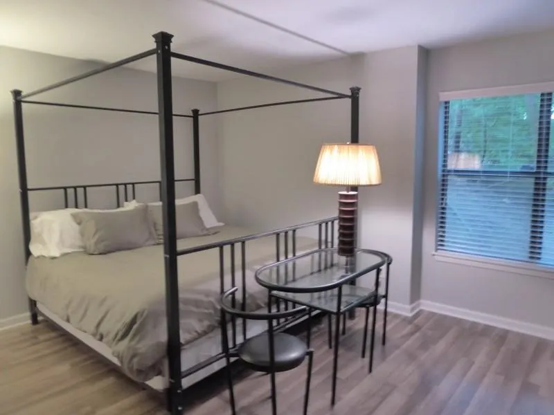 2401 Huntingdon Chase Unit 2401, Sandy Springs, Georgia 30350, 3 Bedrooms Bedrooms, ,2 BathroomsBathrooms,Residential,Sold,2401 Huntingdon Chase Unit 2401,6055658
