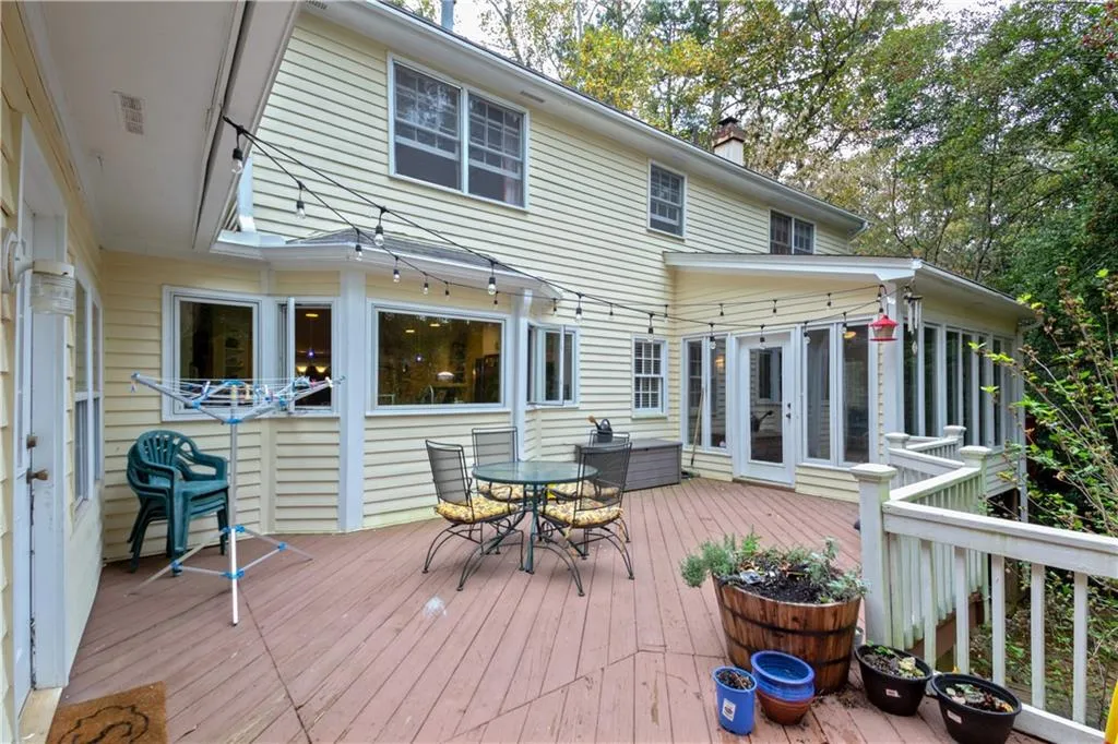 520 Dalrymple Road, Sandy Springs, Georgia 30328, 6 Bedrooms Bedrooms, ,5 BathroomsBathrooms,Residential,Sold,520 Dalrymple Road,6643448