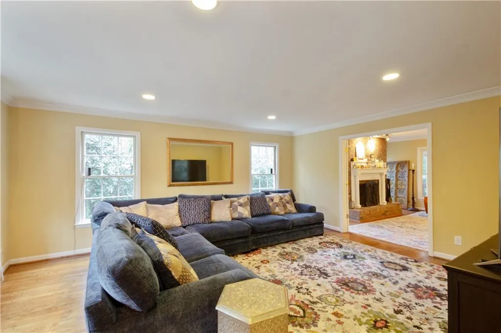 520 Dalrymple Road, Sandy Springs, Georgia 30328, 6 Bedrooms Bedrooms, ,5 BathroomsBathrooms,Residential,Sold,520 Dalrymple Road,6643448