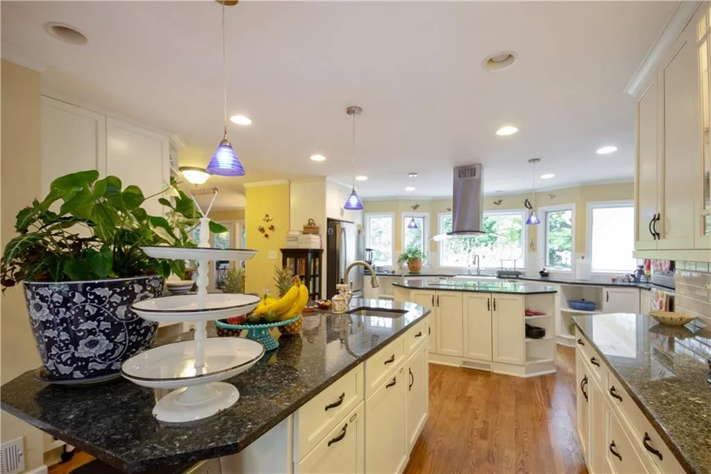 520 Dalrymple Road, Sandy Springs, Georgia 30328, 6 Bedrooms Bedrooms, ,5 BathroomsBathrooms,Residential,Sold,520 Dalrymple Road,6643448