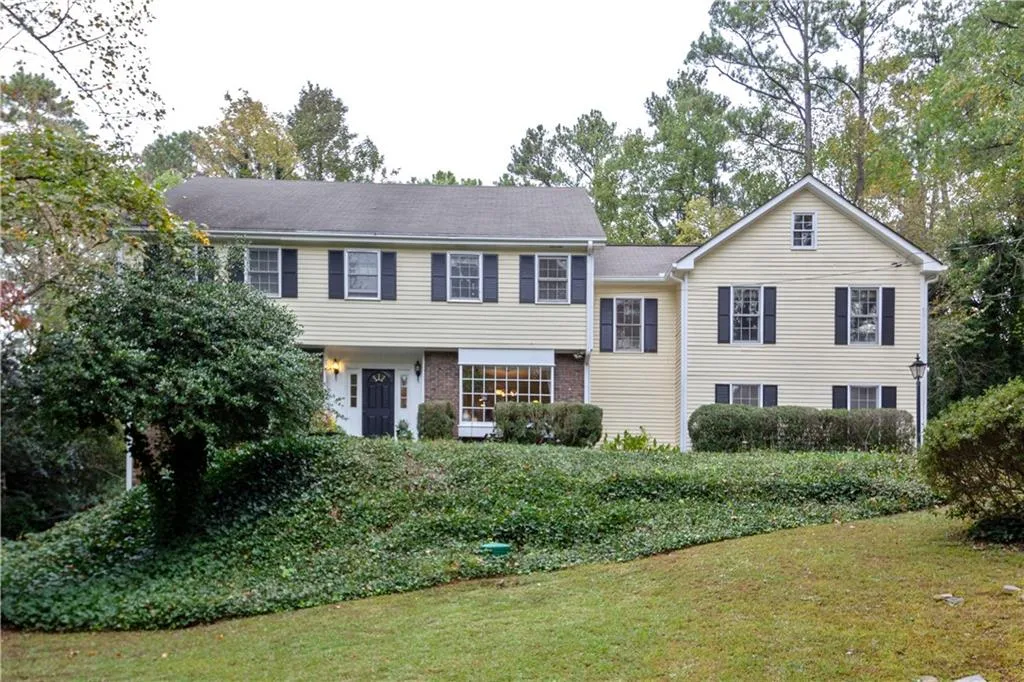 520 Dalrymple Road, Sandy Springs, Georgia 30328, 6 Bedrooms Bedrooms, ,5 BathroomsBathrooms,Residential,Sold,520 Dalrymple Road,6643448