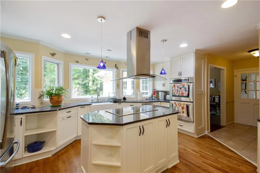 520 Dalrymple Road, Sandy Springs, Georgia 30328, 6 Bedrooms Bedrooms, ,5 BathroomsBathrooms,Residential,Sold,520 Dalrymple Road,6643448