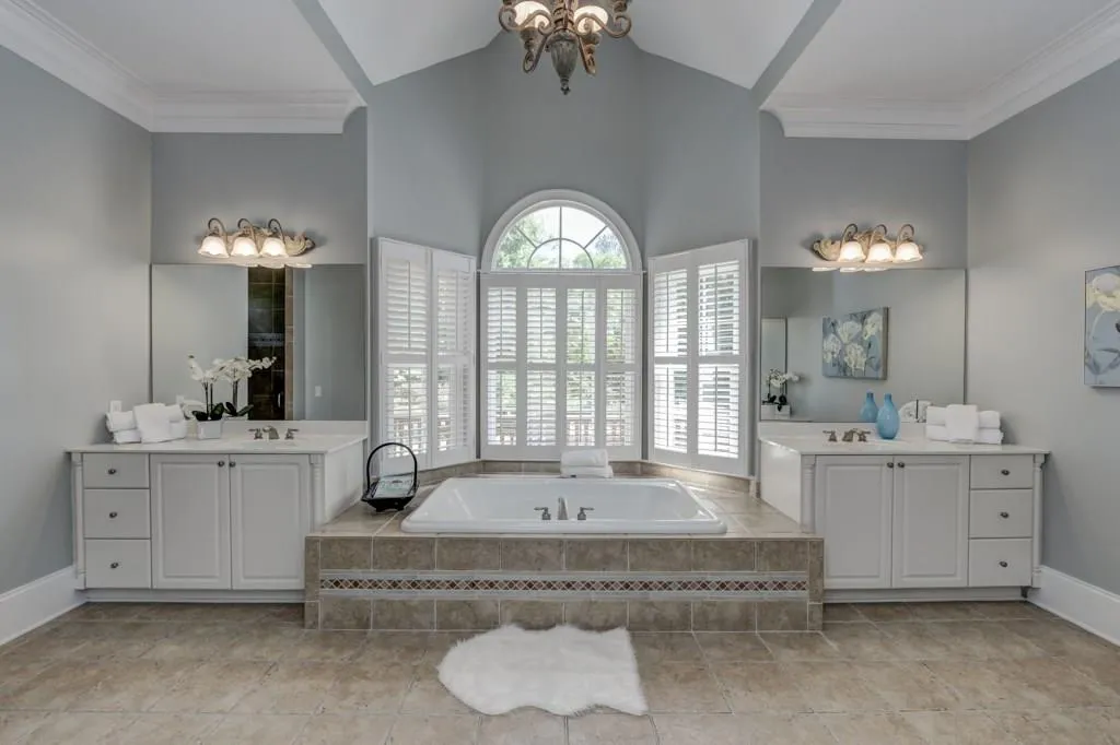 900 Heards Ferry Road, Sandy Springs, Georgia 30328, 4 Bedrooms Bedrooms, ,4 BathroomsBathrooms,Residential,Sold,900 Heards Ferry Road,5852231