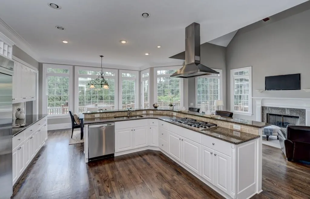 900 Heards Ferry Road, Sandy Springs, Georgia 30328, 4 Bedrooms Bedrooms, ,4 BathroomsBathrooms,Residential,Sold,900 Heards Ferry Road,5852231