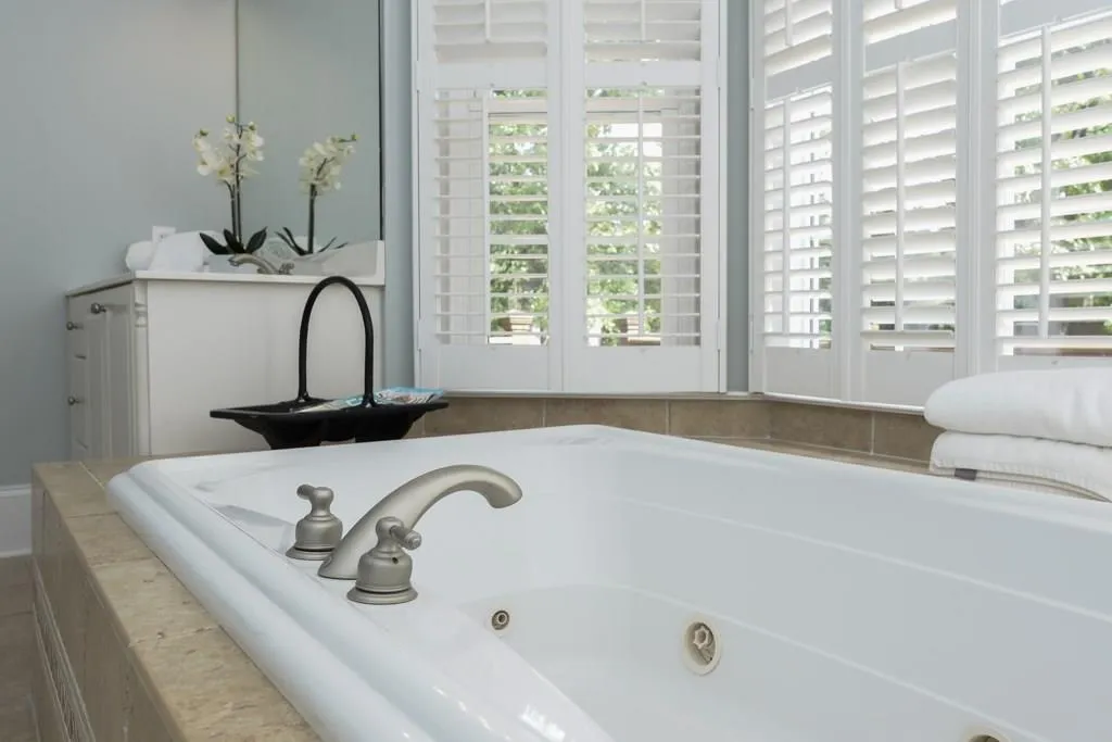 900 Heards Ferry Road, Sandy Springs, Georgia 30328, 4 Bedrooms Bedrooms, ,4 BathroomsBathrooms,Residential,Sold,900 Heards Ferry Road,5852231