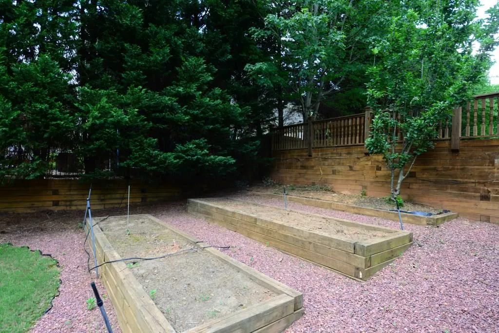 900 Heards Ferry Road, Sandy Springs, Georgia 30328, 4 Bedrooms Bedrooms, ,4 BathroomsBathrooms,Residential,Sold,900 Heards Ferry Road,5852231