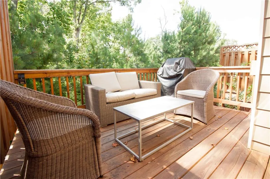 7650 Glisten Avenue Unit 302, Atlanta, Georgia 30328, 3 Bedrooms Bedrooms, ,2 BathroomsBathrooms,Residential,Sold,7650 Glisten Avenue Unit 302,5718457