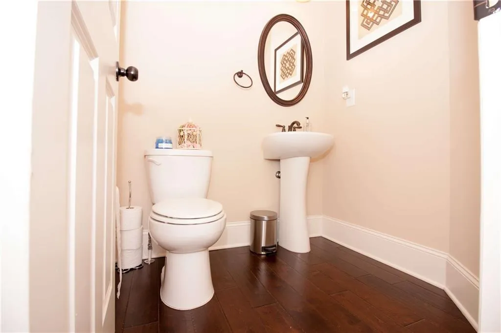7650 Glisten Avenue Unit 302, Atlanta, Georgia 30328, 3 Bedrooms Bedrooms, ,2 BathroomsBathrooms,Residential,Sold,7650 Glisten Avenue Unit 302,5718457