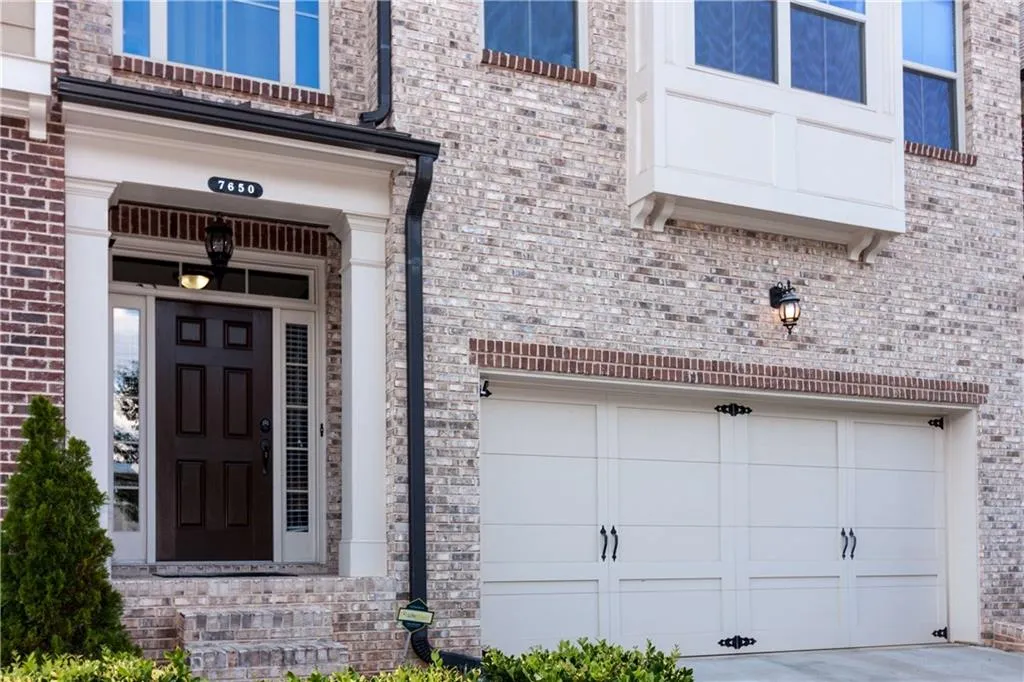 7650 Glisten Avenue Unit 302, Atlanta, Georgia 30328, 3 Bedrooms Bedrooms, ,2 BathroomsBathrooms,Residential,Sold,7650 Glisten Avenue Unit 302,5718457
