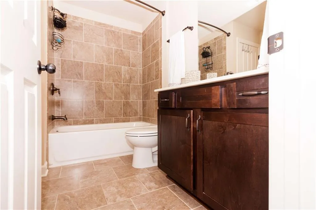 7650 Glisten Avenue Unit 302, Atlanta, Georgia 30328, 3 Bedrooms Bedrooms, ,2 BathroomsBathrooms,Residential,Sold,7650 Glisten Avenue Unit 302,5718457