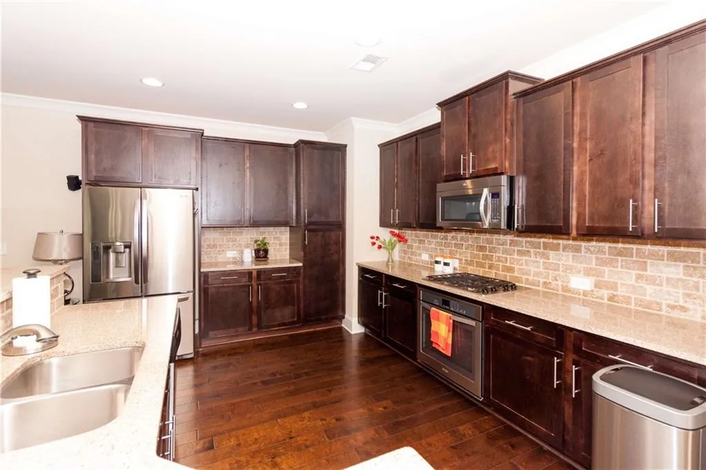 7650 Glisten Avenue Unit 302, Atlanta, Georgia 30328, 3 Bedrooms Bedrooms, ,2 BathroomsBathrooms,Residential,Sold,7650 Glisten Avenue Unit 302,5718457