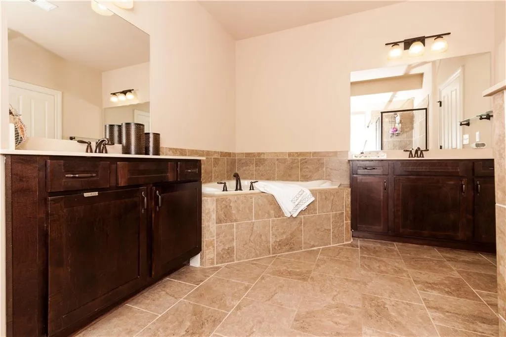 7650 Glisten Avenue Unit 302, Atlanta, Georgia 30328, 3 Bedrooms Bedrooms, ,2 BathroomsBathrooms,Residential,Sold,7650 Glisten Avenue Unit 302,5718457