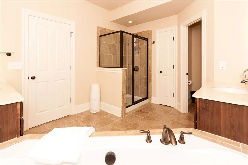 7650 Glisten Avenue Unit 302, Atlanta, Georgia 30328, 3 Bedrooms Bedrooms, ,2 BathroomsBathrooms,Residential,Sold,7650 Glisten Avenue Unit 302,5718457