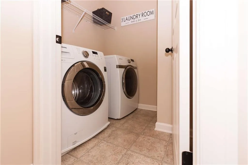 7650 Glisten Avenue Unit 302, Atlanta, Georgia 30328, 3 Bedrooms Bedrooms, ,2 BathroomsBathrooms,Residential,Sold,7650 Glisten Avenue Unit 302,5718457