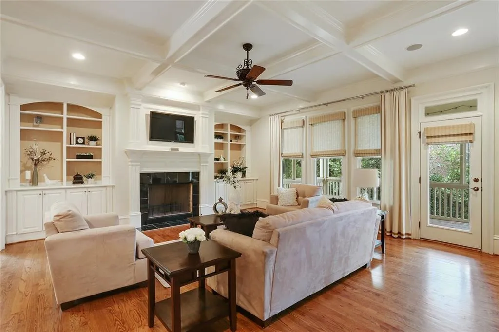 735 Glengate Place, Sandy Springs, Georgia 30328, 6 Bedrooms Bedrooms, ,6 BathroomsBathrooms,Residential,Sold,735 Glengate Place,5788177